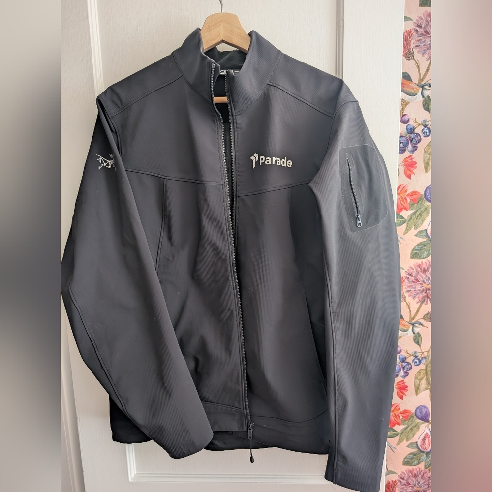 Arc'teryx Epsilon Black Performance Jacket with Water-Resistant Finish Women's L